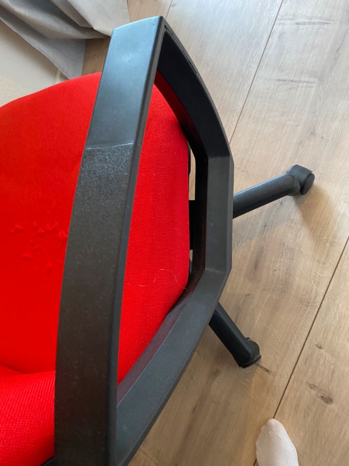 Schreibtischstuhl Bürostuhl rot in Lemgo