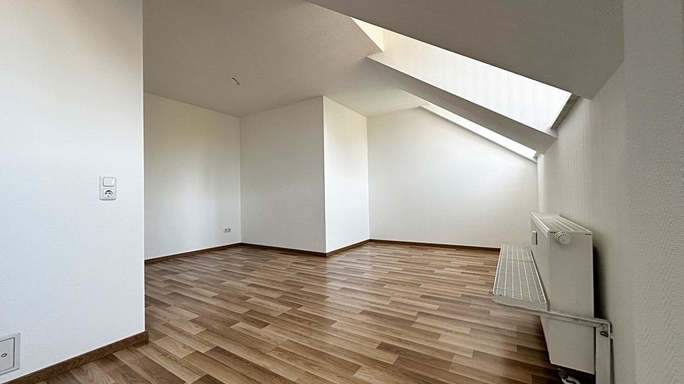 +++ Helle Dachgeschoss-Maisonettewohnung als Kapitalanlage in Chemnitz / Altendorf +++ in Chemnitz