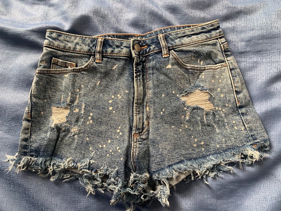 High waist Shorts Jeansshorts Hot Pants Clockhouse 38 M destroyed in Frankfurt am Main