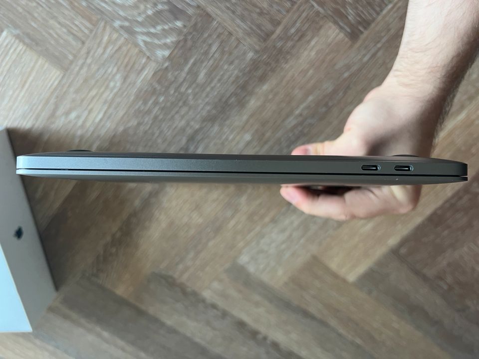 Macbook Pro 13 Zoll 2022 (einzelne Tastendefekte) inkl. Keyboard in Berlin