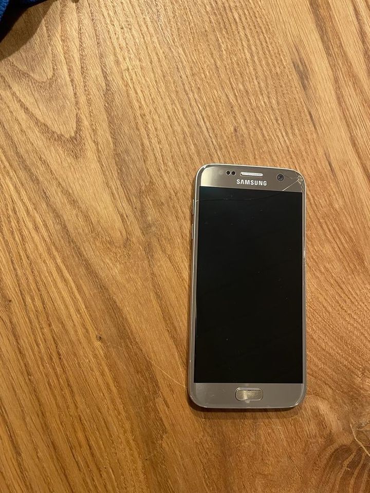 Samsung Galaxy S7 mit Riss im Glas in Gescher