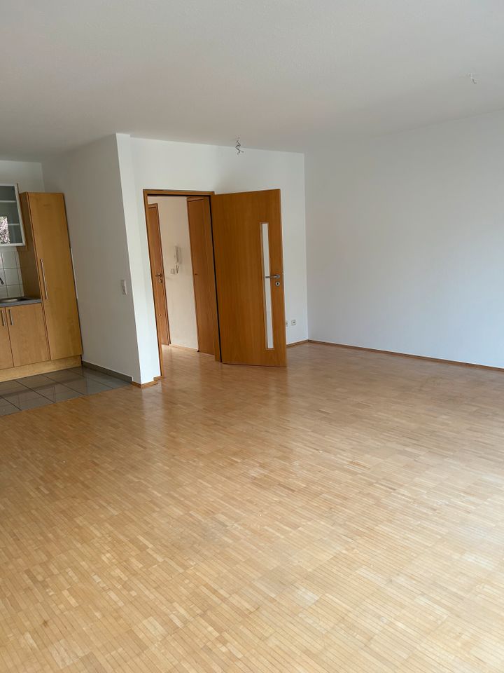 Super traumhafte 2 Zimmer Wohnung Nähe Schlachte mit Balkon und Garage in Bremen