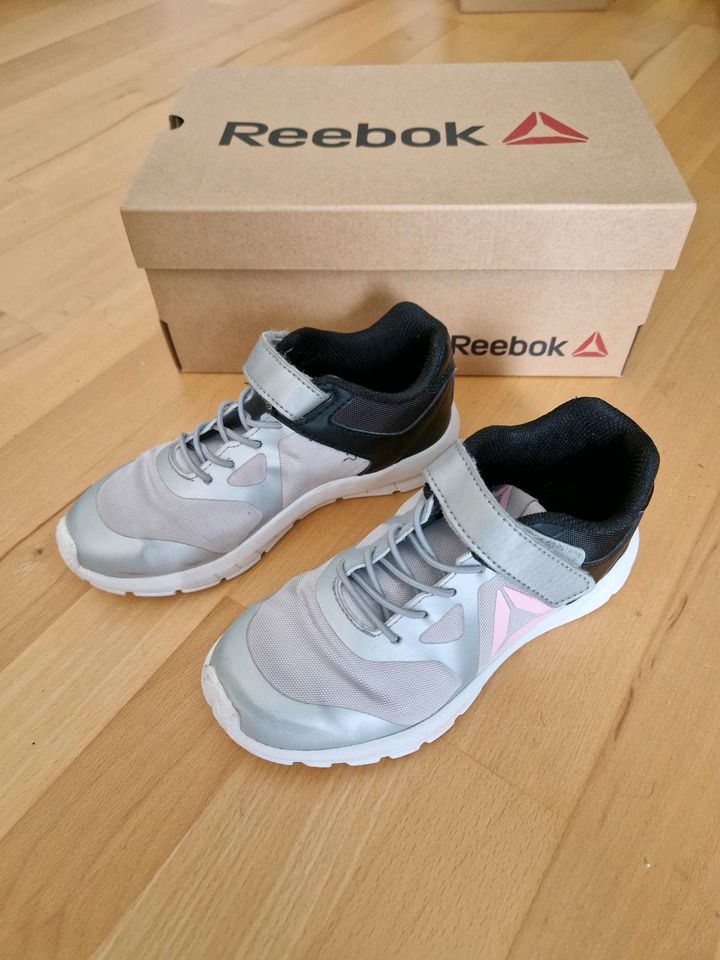 Turnschuhe Sportschuhe Hallenschuhe Reebok Größe 31 in Köln