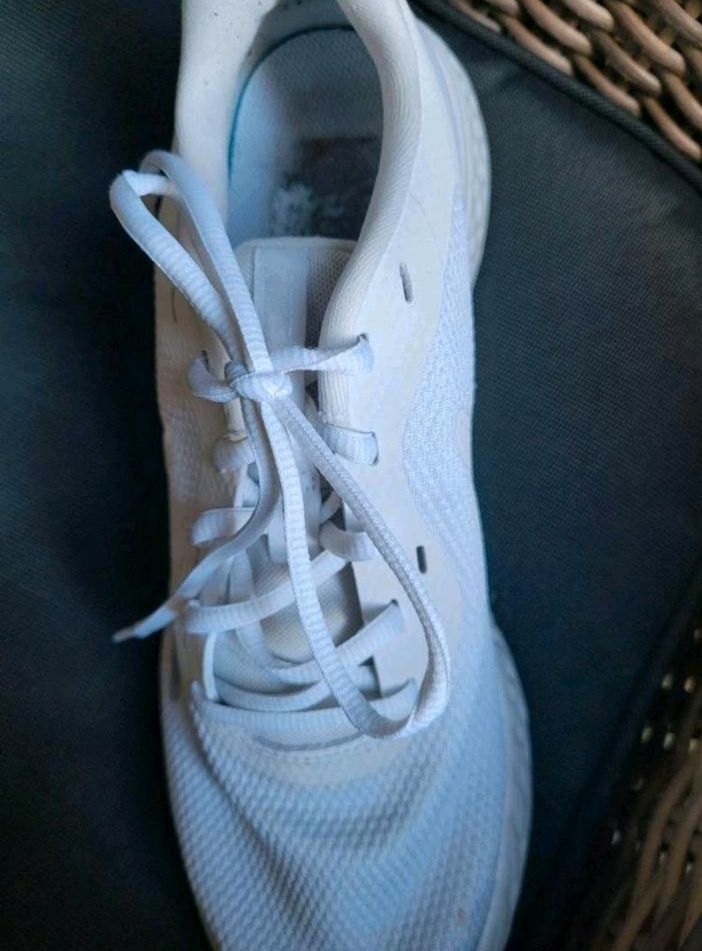 Nike Revolution 5 Laufschuh Turnschuh Sneaker Herren weiß Größe44 in Gronau (Westfalen)