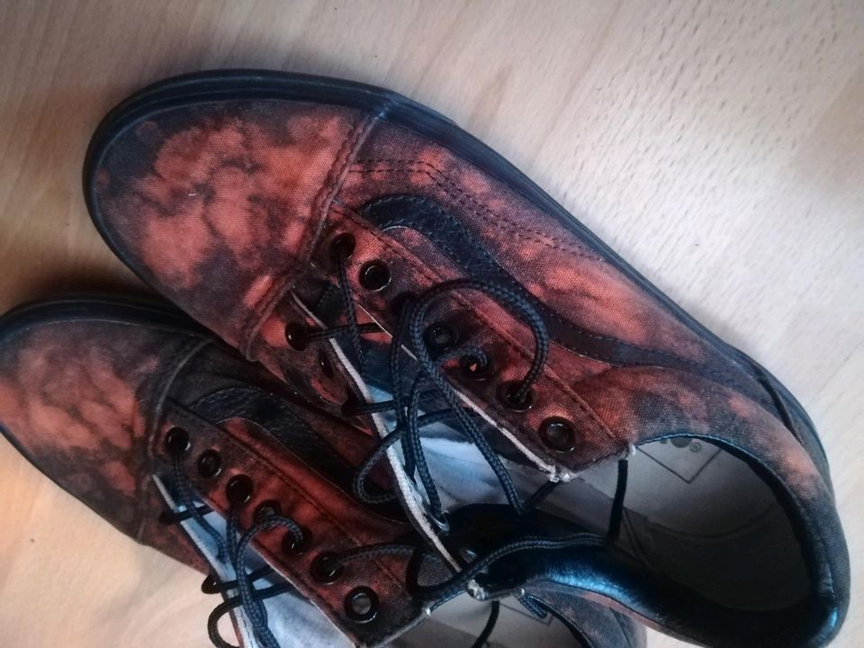 Vans im Batiklook, orange, Gr. 41 in Emden