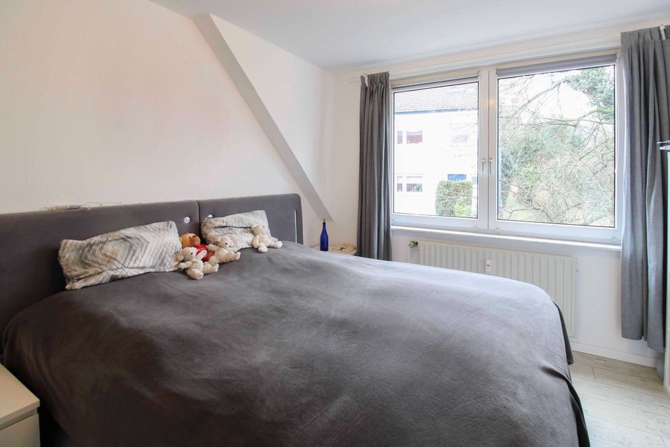 Ankommen und wohlfühlen: bezugsfreie 3-Zi.-Maisonette mit Dachterrasse in Ronsdorf in Wuppertal