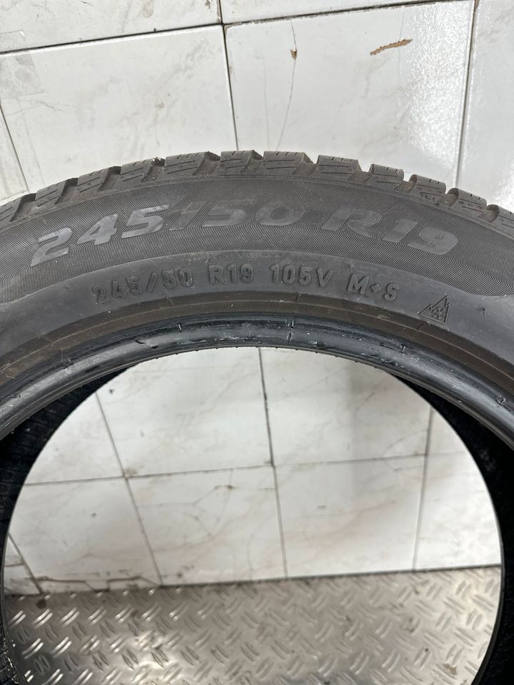 245/50 R19 105V Winterreifen Bj.2018 PIRELLI 6mm in Remscheid