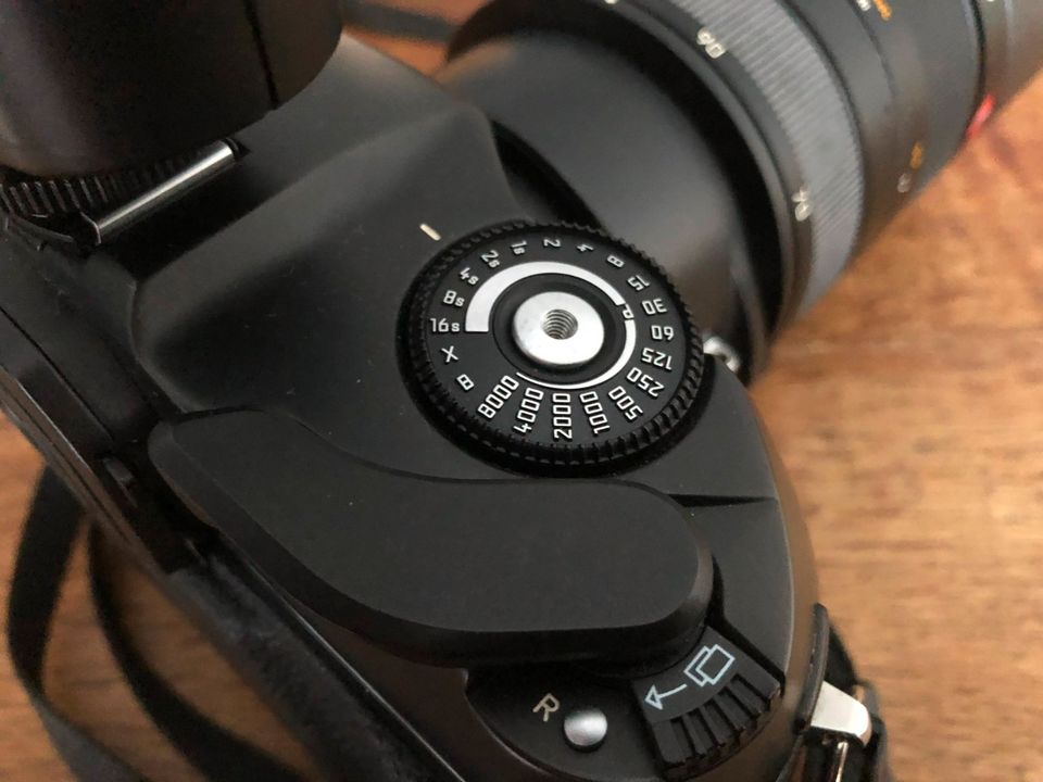 Leica R8 Kamera & Vario-Apo-Elmarit-R 2.8/70-180 Objektiv in Marktoberdorf