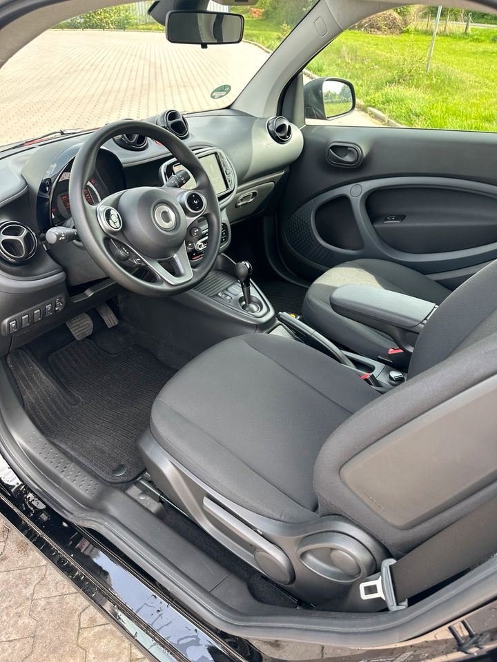 Smart EQ Fortwo Coupé 1Hand wenig KM Neuwagen Zustand in Buchholz (Aller)