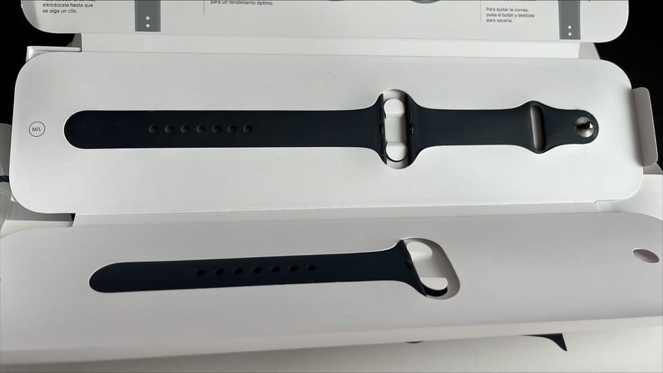 Apple Watch SE GPS, Space Grey Aluminium Gehäuse und Sportband 44 in Berlin