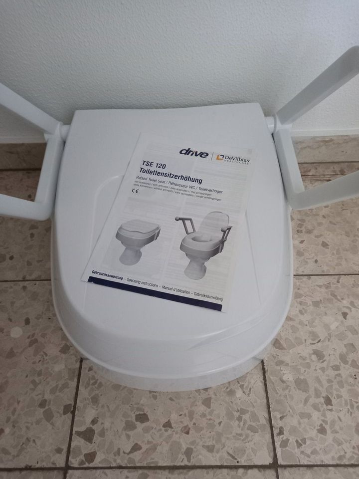 Toilettensitzerhöhung TSE 120 mit Armlehnen in Eppingen