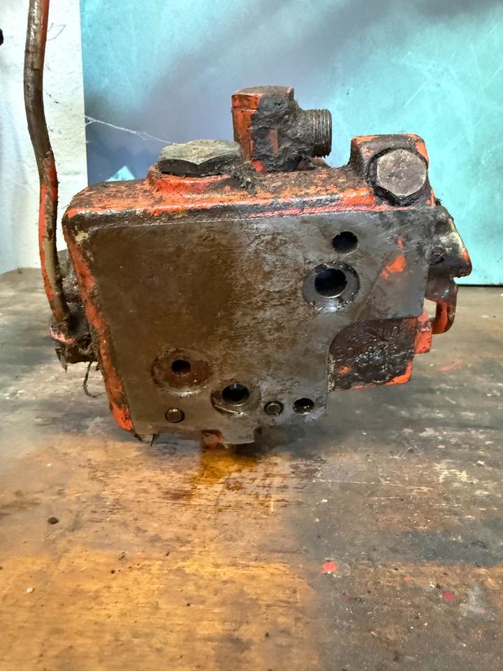 Deutz D 4006 4506 5006 Bosch Hydrauliksteuergerät 0521706101 in Nohra