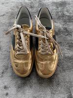 MJUS Sneaker Gold/ schwarz neuwertig Gr. 38 Baden-Württemberg - Berg Vorschau