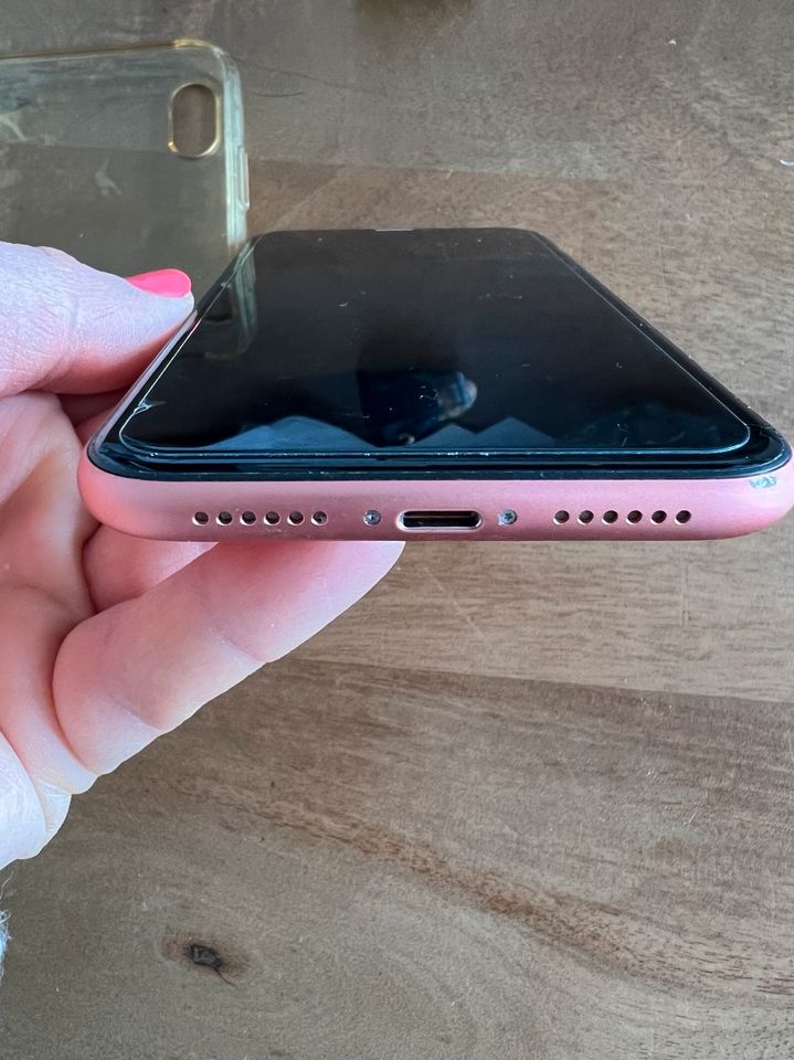 Apple iPhone XR , 64GB inkl. Hülle, mit Glasschutz in Berlin