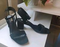 Sandalen Pull&Bear Gr 38 schwarz neuwertig Leipzig - Gohlis-Nord Vorschau
