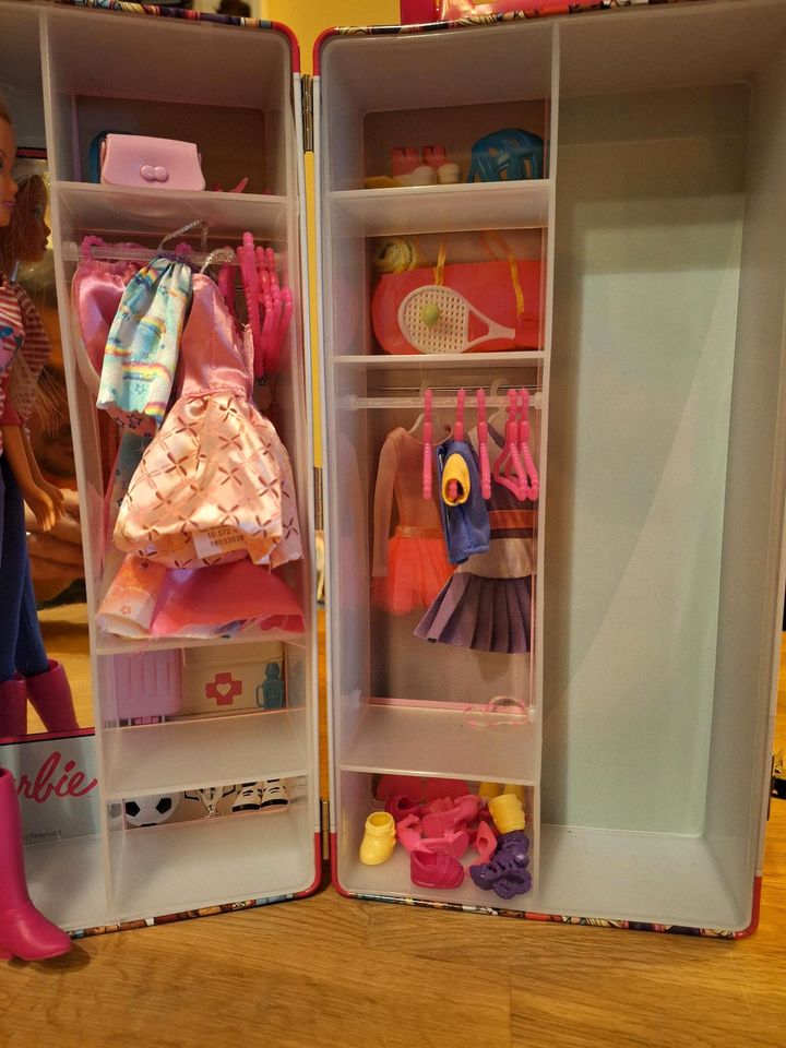 Barbie Kleiderschrank in Spiesen-Elversberg