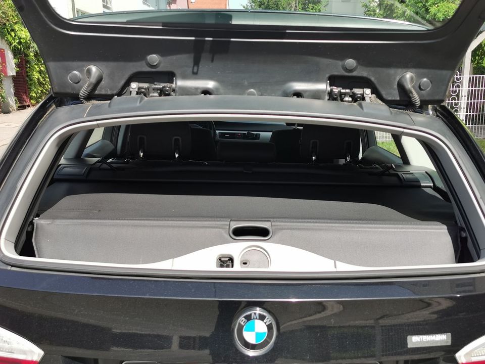BMW 318i touring - in Stuttgart