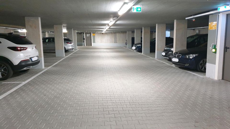 Tiefgaragenstellplatz für Bewohnerlnnen in Hausnummer 55 in Stuttgart