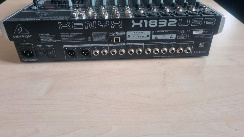 Mischpult Behringer Xenyx X1832 USB in Radebeul