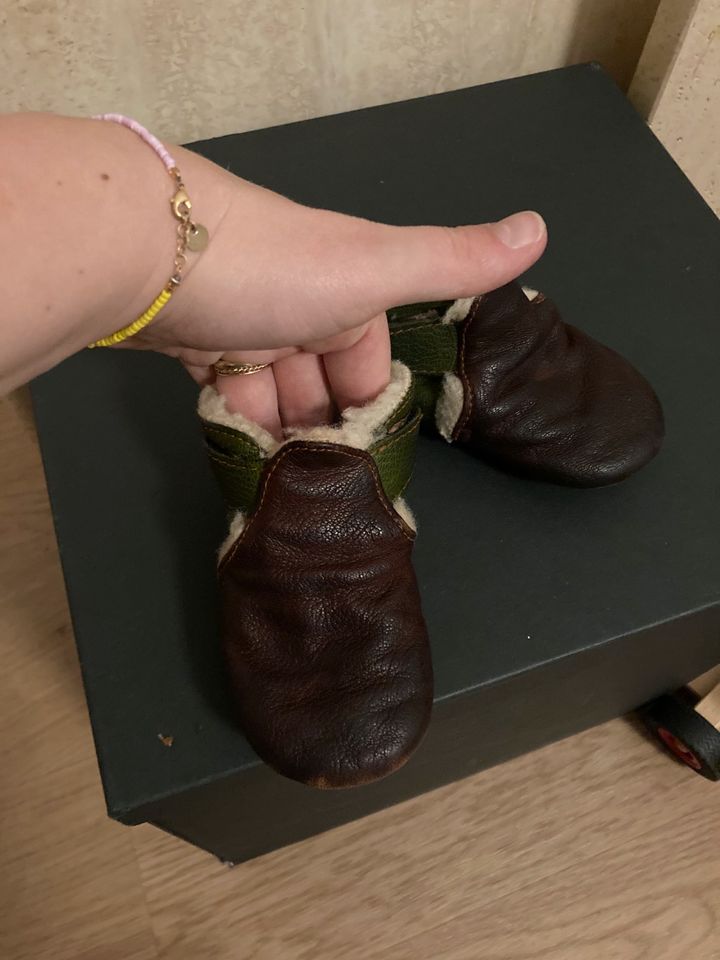 Baby Schuhe Krabbelschuhe Puschen Leder Wolle 19 20 in Marburg