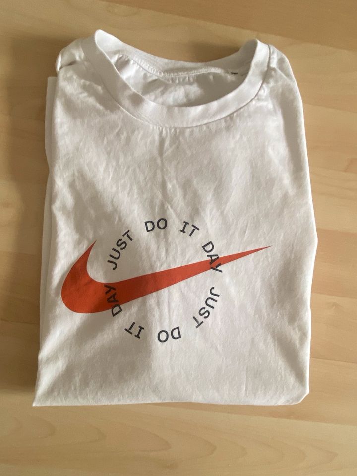 T-Shirt von Nike in weiß, Größe 36, wie neu in Berlin