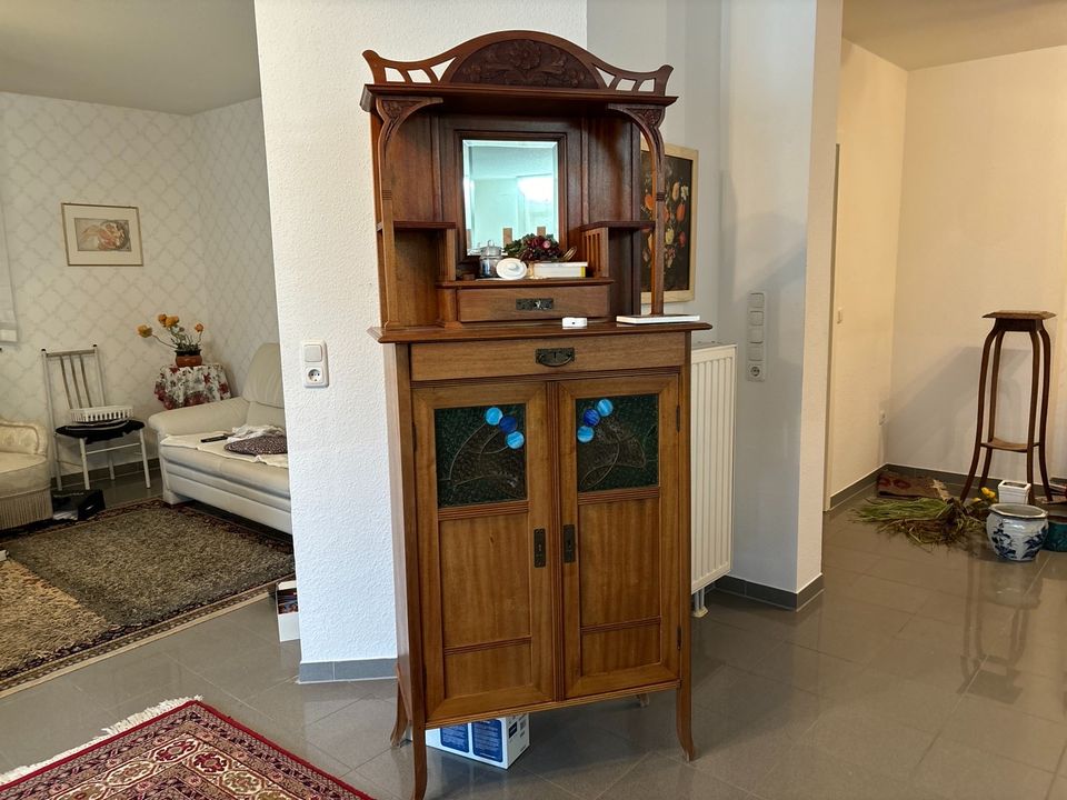 Jugendstil Art Nouveau Schrank Vertiko Buntglas Bleiverglasung in Illingen