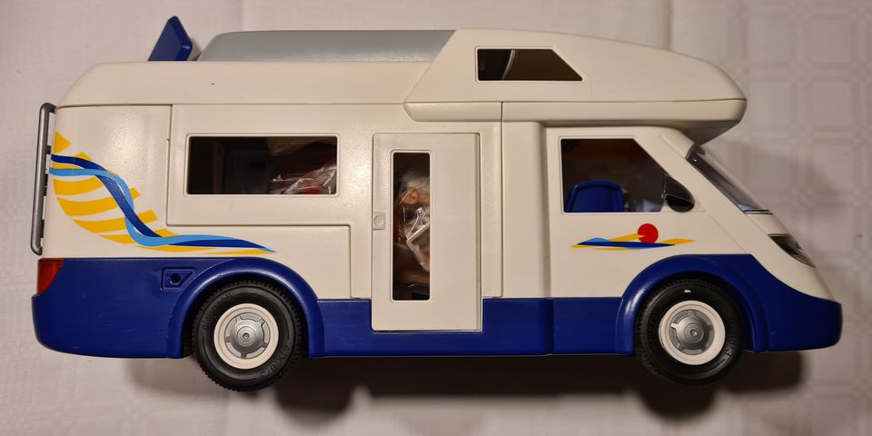 Playmobil Camper 4859 Wohnmobil mit Zubehör in Issum