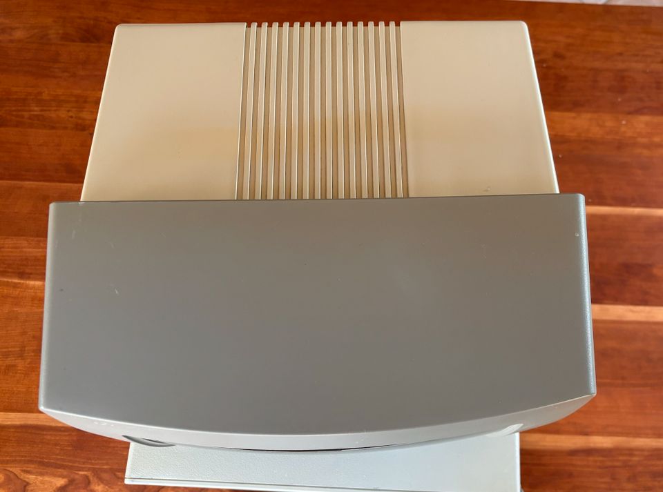 Olivetti M24SP, 20 MB HDD, Bernstein Monitor, Keyboard 2, läuft in Tübingen