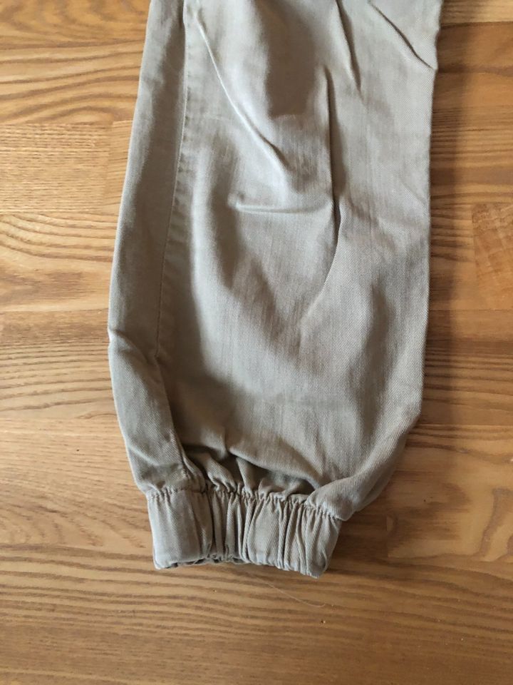 Bershka Hose Cargo 40 / L NEU mit Kettendetail, Gummizug am Bein in Hunderdorf