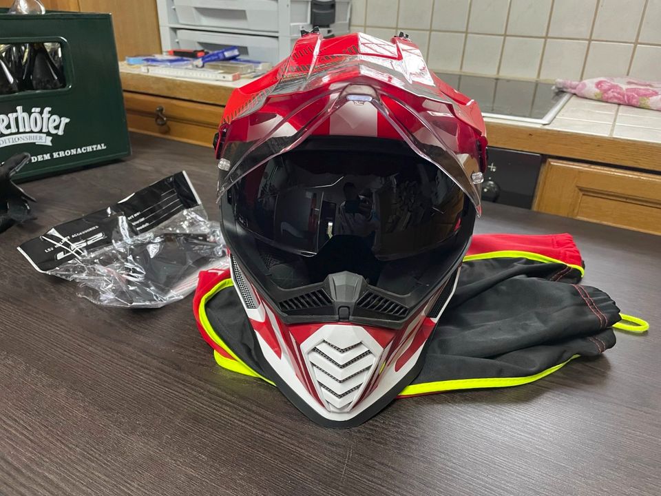 Motorradhelm, Endurohelm, Rot, Neuwertig in Wilhelmsthal