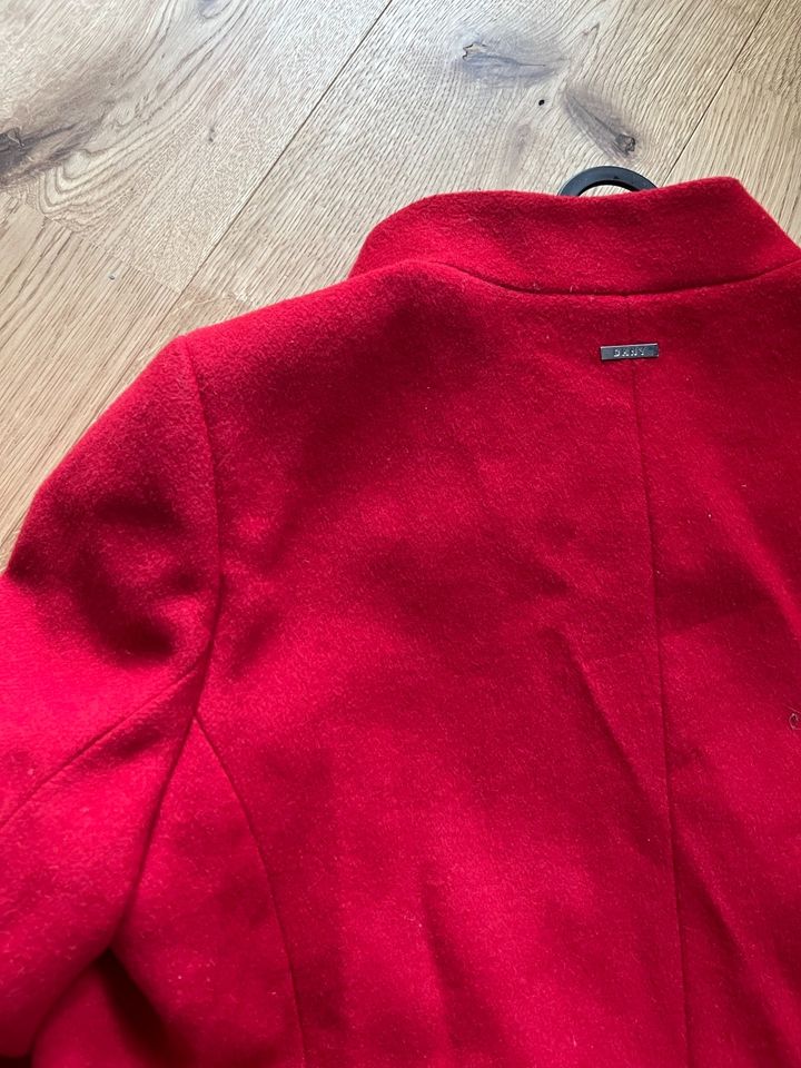 DKNY - Wintermantel / Wollmantel / Mantel - size 40 / rot in Frankfurt am Main