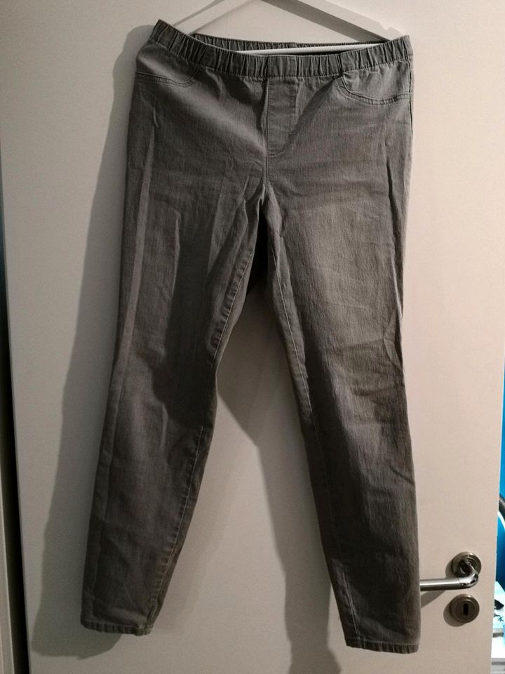 Jeggings / Hose ++ C&A ++ Größe 42 ++ Dunkelgrau in Bornheim