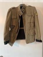 Coole Jacke mit Aufnähern BERSHKA Gr. M Mecklenburg-Vorpommern - Altefähr Vorschau