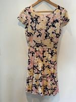 GANT kleid mit Blumen aus Seide und Baumwolle Gr XS 34 Wiesbaden - Nordenstadt Vorschau