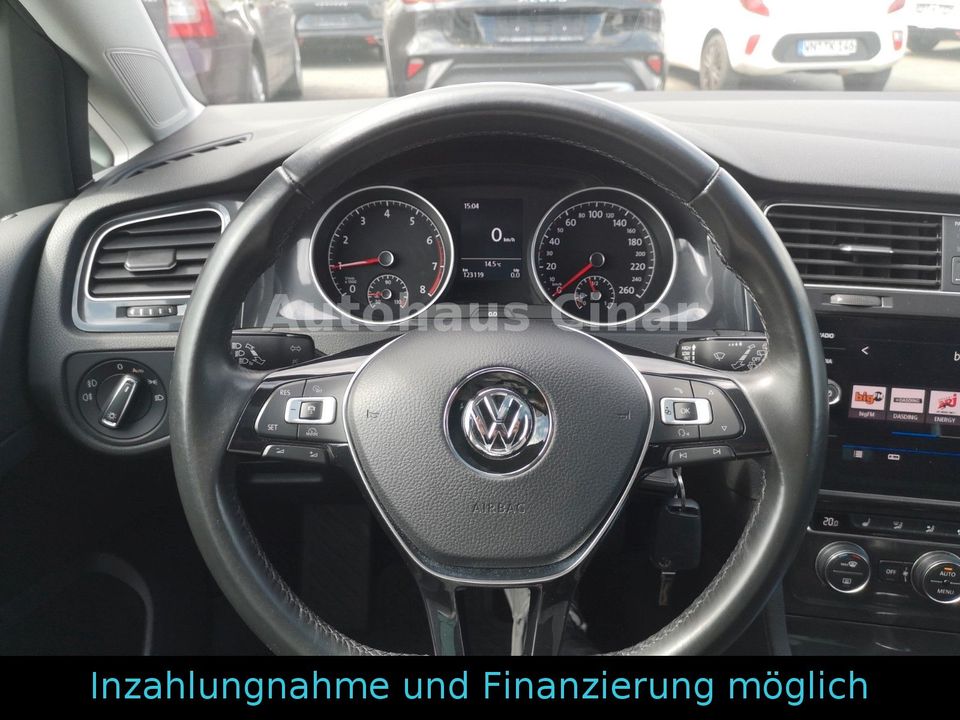 Volkswagen Golf VII Lim. Comfortline*Pano*Sitzhzg*PDC*Alu* in Waldstetten