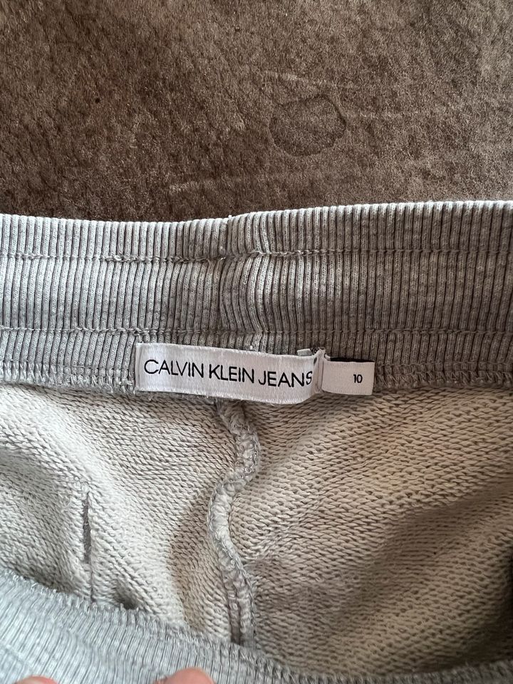 Calvin Klein Shorts Hose Grau Logo 10 140 neuwertig in Osnabrück