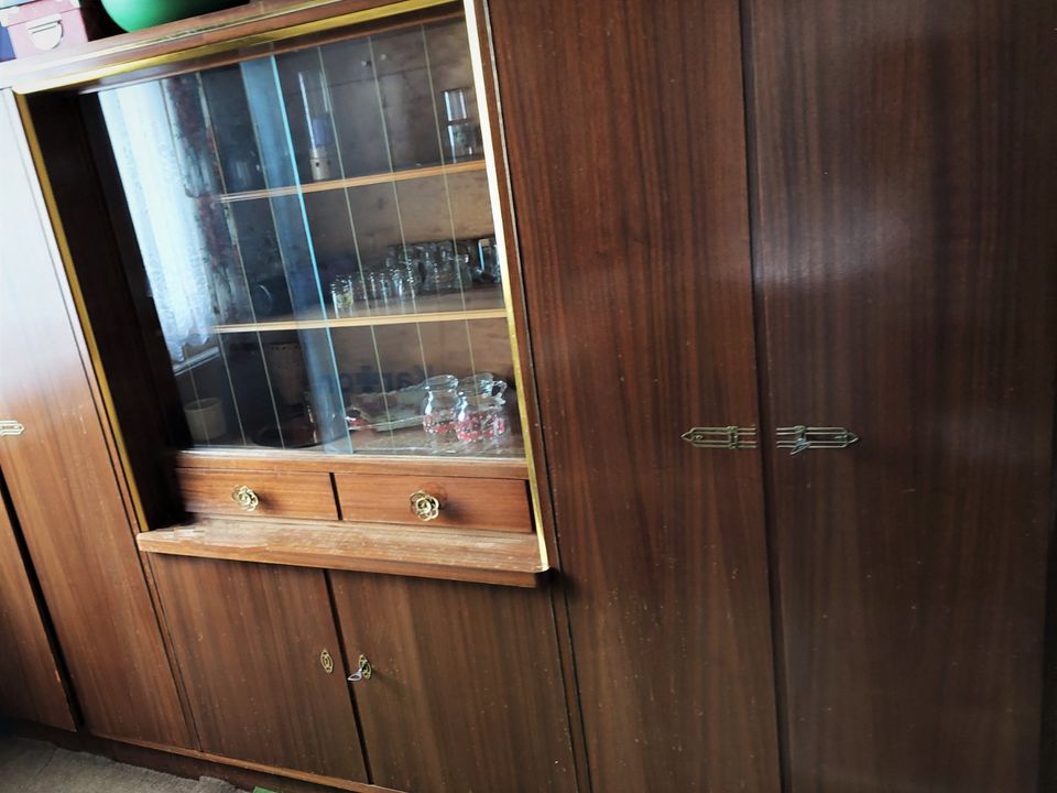 Alter Vintage DDR Wohnzimmerschrank ,Glasschrank in Fredersdorf-Vogelsdorf