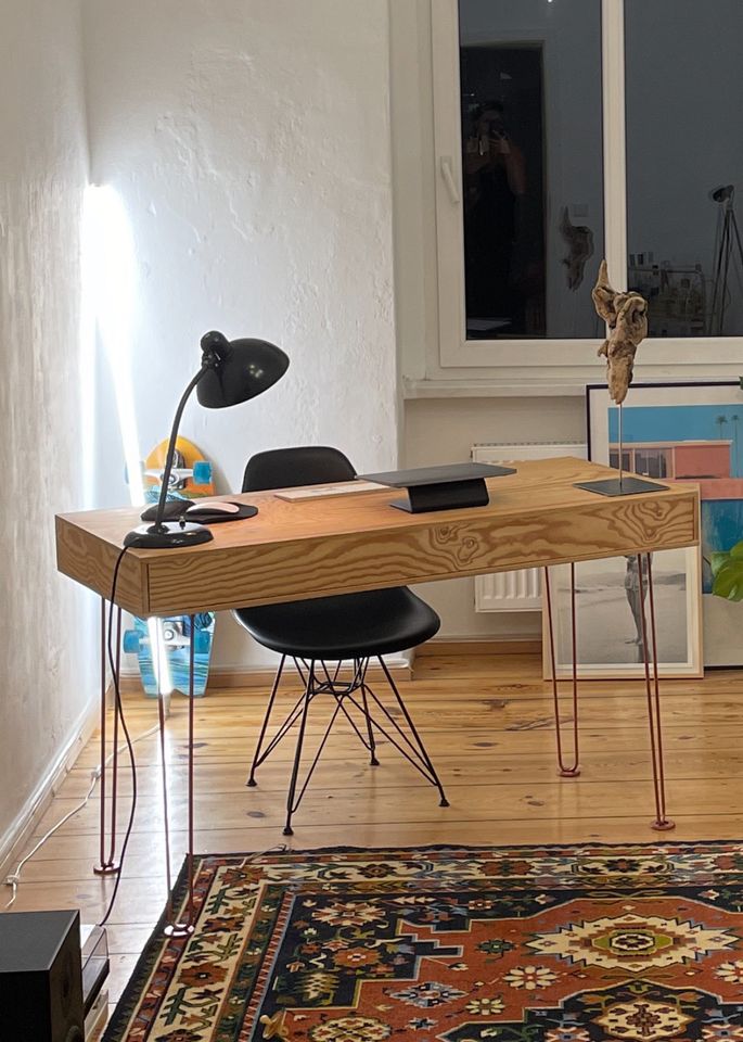 Moderner Schreibtisch Holztisch skandinavisch Kiefer Metallbeine in Berlin