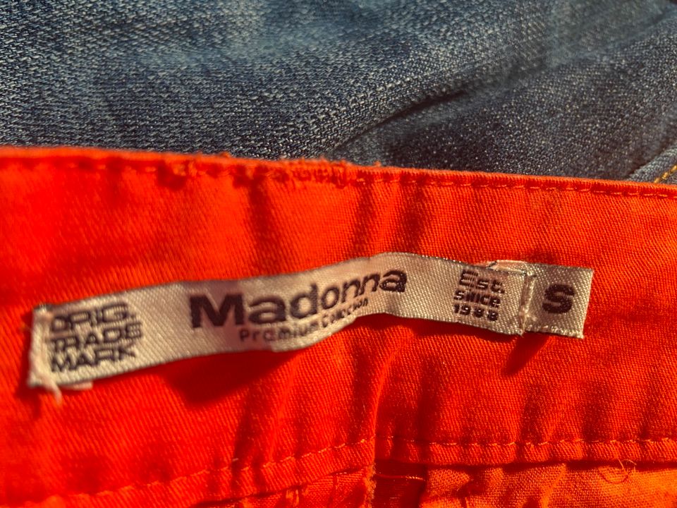 Rote Sommer Hose Größe S Marke Madonna in Sinzing