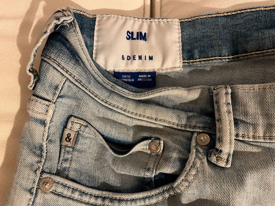 H&M Jeans SLIM & Denim 34/32 Jungen in Ludwigsburg