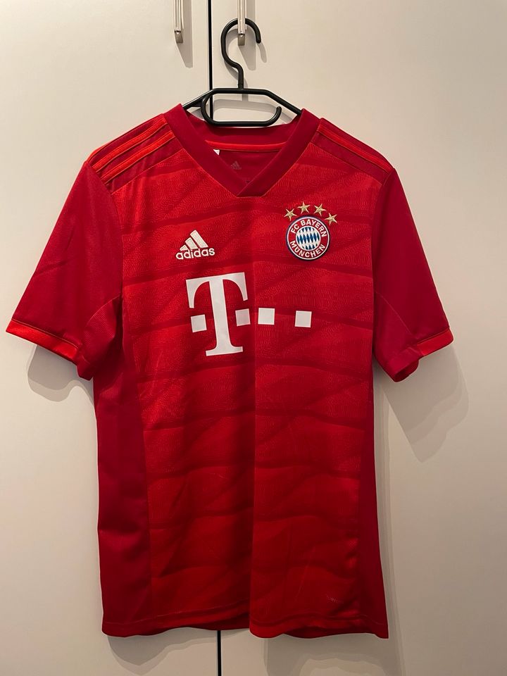 FC Bayern München Trikot 2019/ 2020 (Größe 176) in Velbert