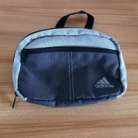 Kleine Tasche von ADIDAS sehr guter Zustand Niedersachsen - Oetzen Vorschau