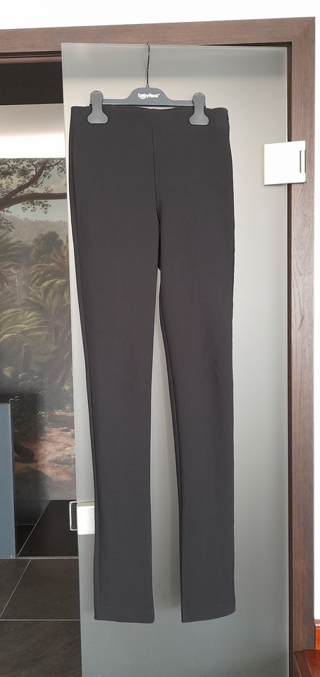 Zara Elegante, schmale Hose von ZARA, schwarz, Gr. 36 neu in Eichstätt