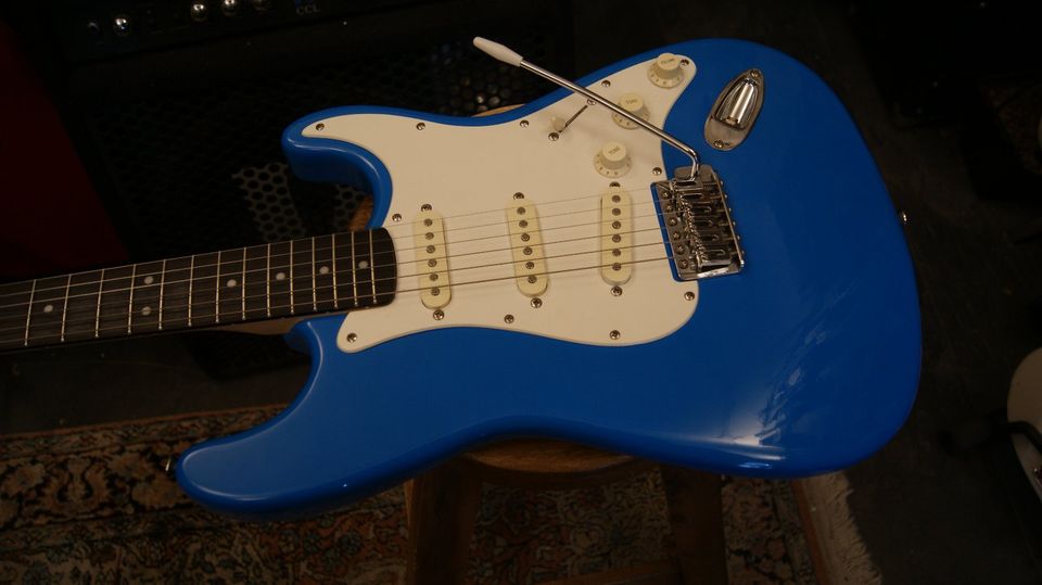 GENIALE SQUIER-PARTCASTER INCREDIBLE PLAYER AUTHENTIC SOUND in Berlin