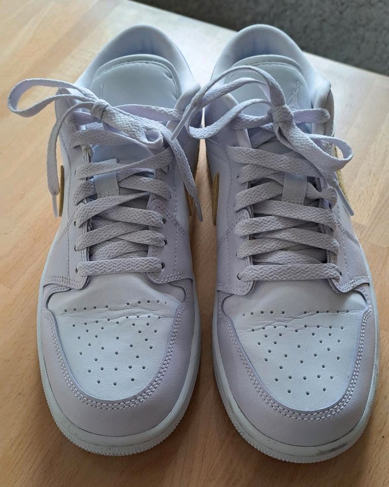 Nike Air Jordan 1 low barely grape 42 weiss flieder in Dörentrup