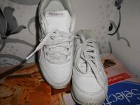 REEBOK MÄDCHEN SNEAKER MIT GLITZER GR 30,5 Sachsen-Anhalt - Erxleben (bei Haldensleben) Vorschau