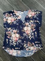 Dunkelblaue Bluse T-shirt mit Blumen Muster Gr. 2XL Berlin - Köpenick Vorschau