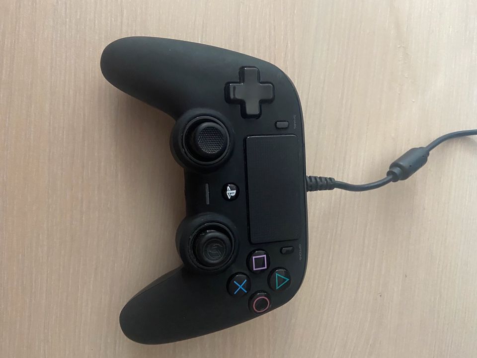 Nacon Controller schwarz für die ps4 in Düsseldorf