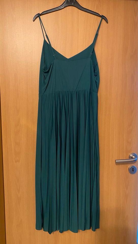 Festliches Sommerkleid in Dinkelsbuehl