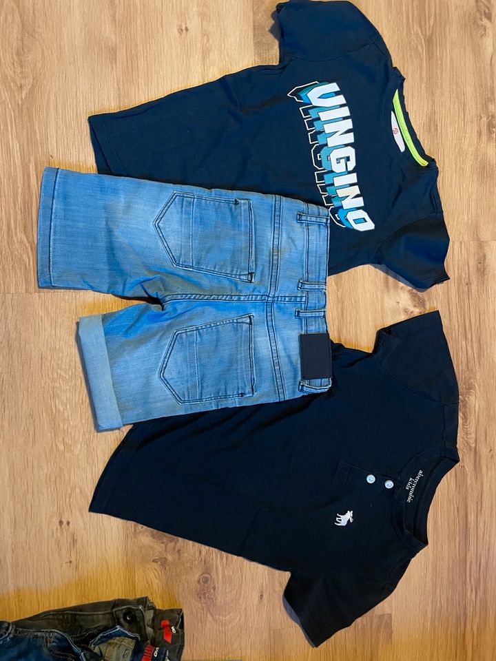 Staccato Jeans Short, Abercrombie T-Shirt und Vingino T-Shirt in Moers